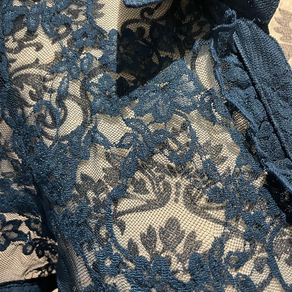 Prussian blue lace blouse with buttons. - Picture 6 of 7